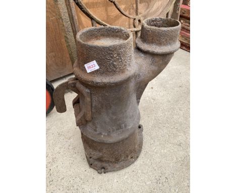 A SMALL VINTAGE CAST IRON TRAIN CAB STOVE (H:49CM) 