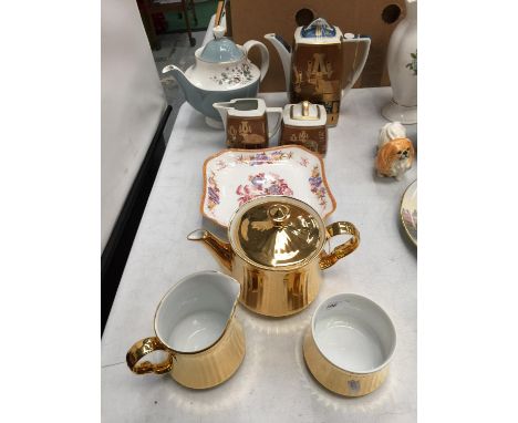 A COLLECTION OF ITEMS TO INCLUDE AN EGYPTIAN COFFEE POT, CREAM JUG AND SUGAR BOWL, ROYAL WORCESTER GILT TEAPOT, CREAM JUG AND