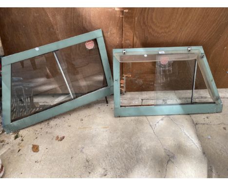 A COLLECTION OF ITEMS TO INCLUDE TWO SLIDING CAR WINDOWS, TWO LARGE DRAIN PIPES AND GARDEN TOOLS ETC 