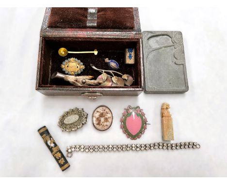 A small vintage leather effect box with items of costume jewellery including diamante bracelet, brooches, small hardstone Chi