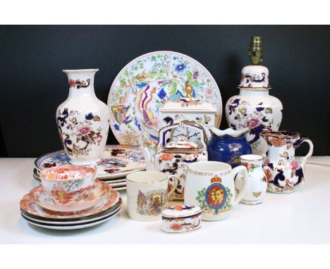 Selection of Mason's 'Mandalay' pattern items to include table lamp, vase, small teapot, jug, clock etc together with two wal