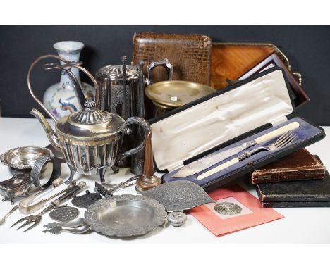 Silver plated coffee pot and teapot, together with boxed fish forks and knives, serving knife and fork, cake forks and butter