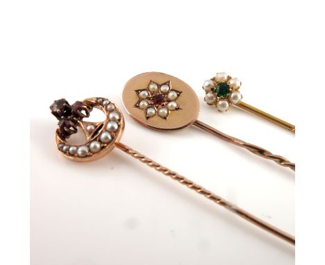 A 14ct yellow gold stick pin, circa 1900, crescent form set with graded seed pearls and trefoil garnet set surmount, 7cm; tog