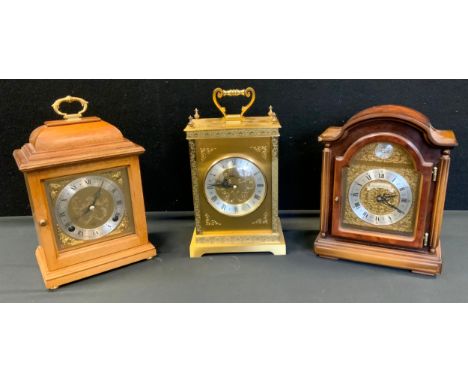 Clocks - A George III Elliot style mantel clock mahogany, twin holes, eight day movement, roman numerals, 26 cm ; Avia Quartz