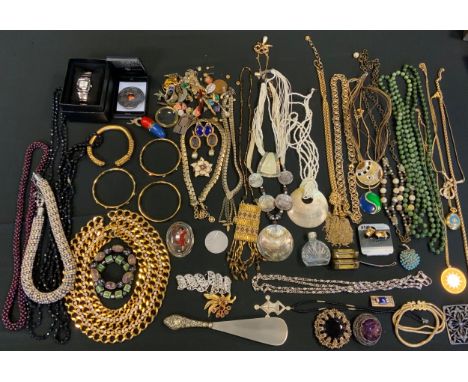 Jewellery - an amethyst bead necklace; others;    Atlas earrings;   Metropolitan museum of Art New York replica  Thracian mas