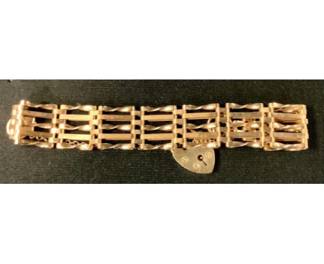 A 9ct gold gate bracelet, padlock clasp, 17.7g 