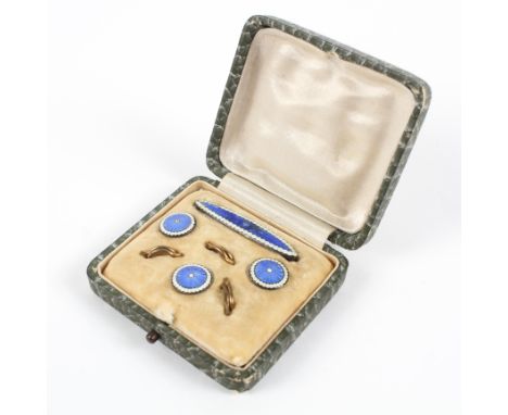 An enamelled shirt button and pin set in original fitted case. Tests indicate silver. 7.0 grams