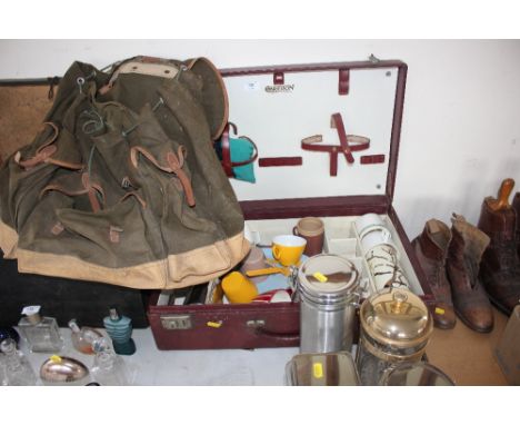 A part picnic hamper and a ruck sack 