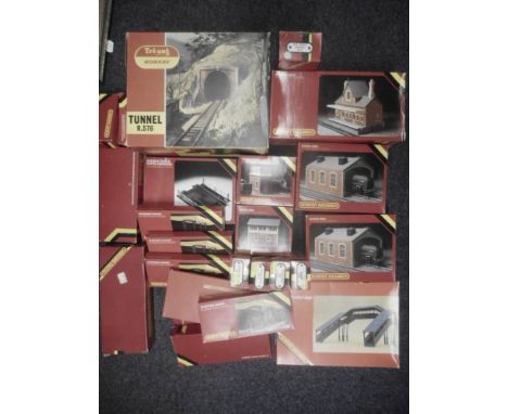 Hornby Railways, a collection of trackside accessories: includes signal cabin, Footbridge, Engine Shed, Station, Platform can