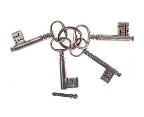Four 18th century English steel keys with dust caps (spigots): 10.5 to 11.5cm (4)*Notes- Dust caps were predominantly used by
