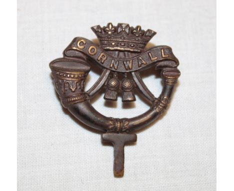 A rare Second War DCLI Officers bronze collar badge with attached 'T' emblem for Territorial units 