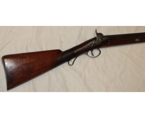 A 19th century percussion single barrel sporting gun by Tate and Willis with 32½" barrel, chequered walnut stock with steel f