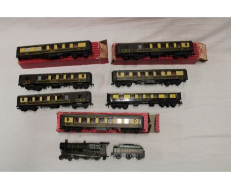 Hornby Dublo - three boxed Pullman coaches, various unboxed Pullman coaches and an Arlington Grange locomotive and tender 