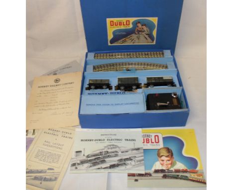 Hornby Dublo - EDG7 tank goods train set comprising a GWR tank locomotive, three goods wagons, track and controller in origin