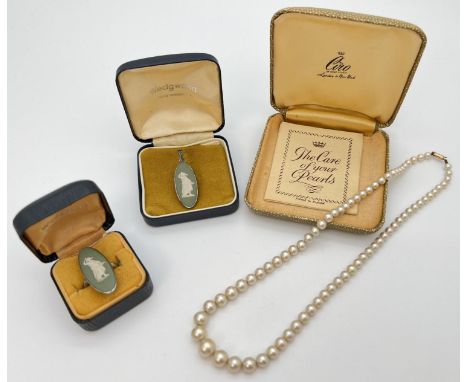 A boxed vintage silver &amp; green Jasper ware pendant by Wedgwood, together with a matching dress ring. Lot also includes a 