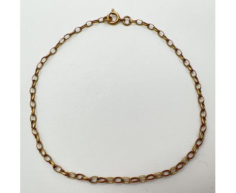 An 8 inch fine belcher chain bracelet with spring ring clasp. Gold marks to clasp. Total weight approx. 1.2g. 