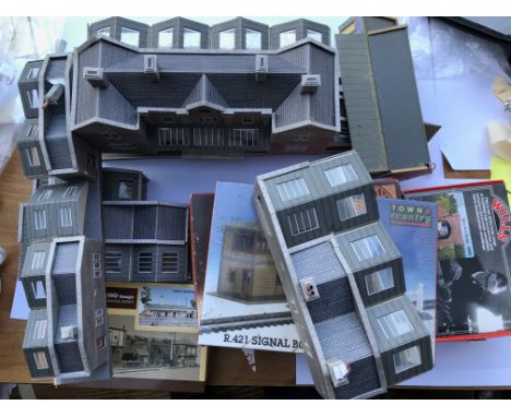 A collection of train set model buildings, some boxed.