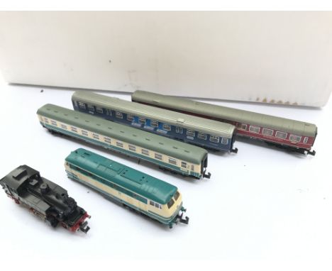 2 Fleischmann trains with 3 carriages.