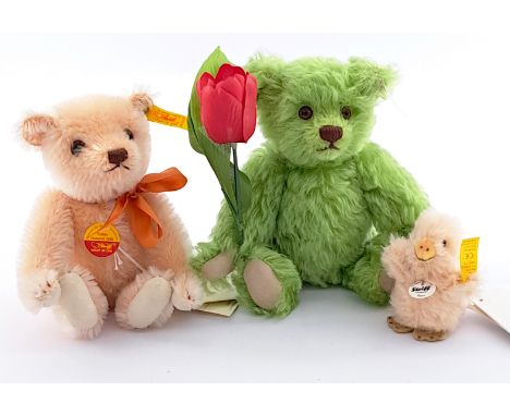 Steiff trio of miniatures, including: (1) Steiff Holland Set 2002 (usually a set of 3), white tag 660672, mohair, 7"/18cm; (2