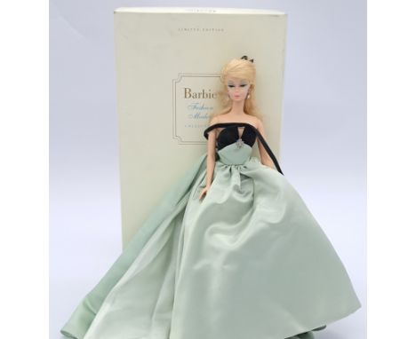 Mattel Barbie Silkstone, Lisette, Fashion Model Collection, #26650, missing one shoe, stand damaged, with certificate, Good t