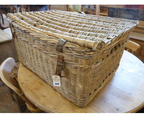 Large wicker laundry hamper 