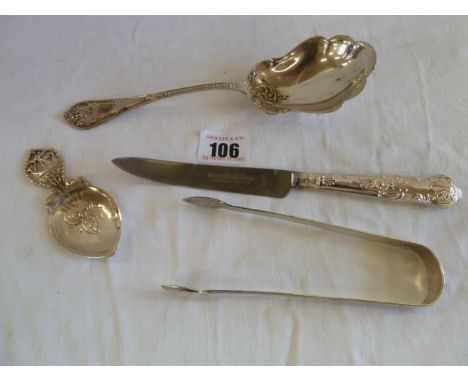 Silver Arts & Crafts style caddy spoon Edinburgh 1937, silver sugar nips, serving spoon and grapefruit knife (4) 