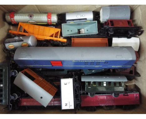 Model railways - 30 OO gauge items of goods rolling stock, Marklin, Hornby Dublo, Triang and other to include some tinplate a