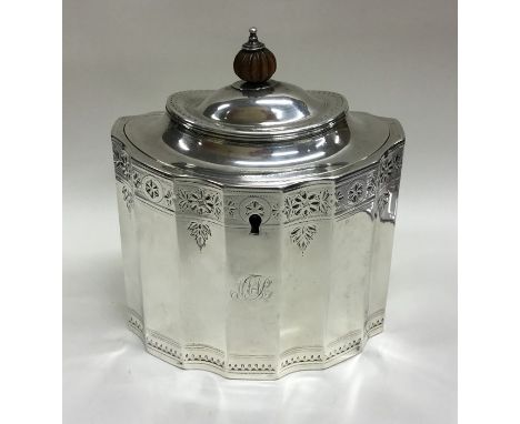 A good bright cut Georgian silver hinged top tea caddy. London 1793. By RH. Approx. 383 grams. Est. £700 - £800.