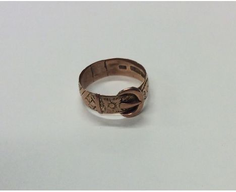 A 9 carat buckle ring. Approx. 4.6 grams. Est. £45 - £55.