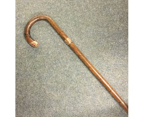 A gold mounted walking stick. Est. £25 - £35.