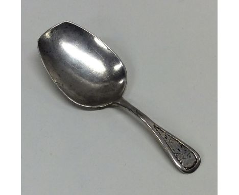 An Antique Russian silver caddy spoon decorated with flowers and leaves. Approx. 9 grams. Est. £20 - £30.