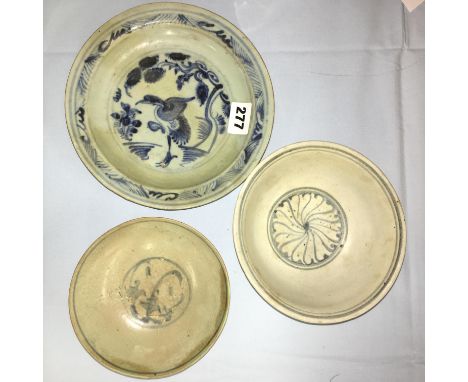 CHINESE PALE BLUE AND WHITE CERAMIC BOWLS AND A SHALLOW DISH