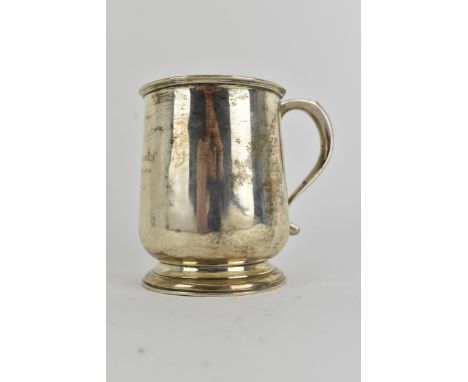 An early 20th century silver tankard by ES Barnsley &amp; Co, Birmingham 1920, with a flared reeded rim, on a splayed foot, r