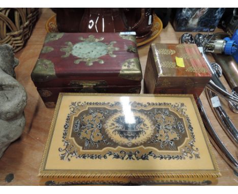 A selection of vintage trinket and jewellery boxes
