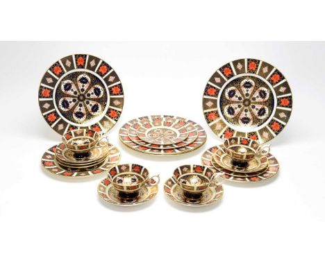 A Royal Crown Derby cigar pattern 1128 part service, comprising: four meat plates, three cheese plates, two tea plates, four 