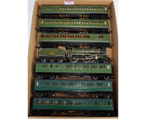 Tray containing Southern olive green Schools class engine and tender 'Repton', crew added (G) and 6 matching Maunsell coaches