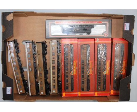 Tray containing 4x Gresley teak Hornby coaches, 4x Triang Thompson coaches, weathering to some items, over-varnishing to othe