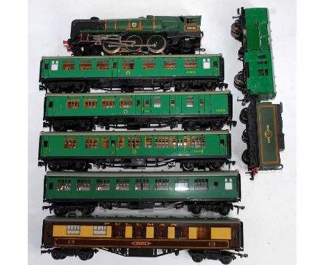 Dublo Southern Region items BR lined green 3-rail 'Dorchester' engine and tender, some playwear and corrosion to one smoke de