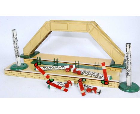 Large tray containing:- 1952-4 no. 1 footbridge, cream enamel, green lining, solid sides (E-BP) with two platform extension, 