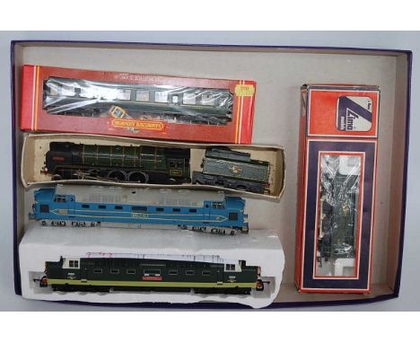 Mixed lot including Hornby R688 DMU trailer second coach (G-BG) Triang 'Britannia' engine and tender (F), Lima BR green Delti