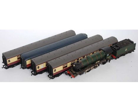 A Hornby BR lined green class B17 engine and tender Leeds United (G), 3 red/cream ER Mk1 corridor coaches (G) and a first ser