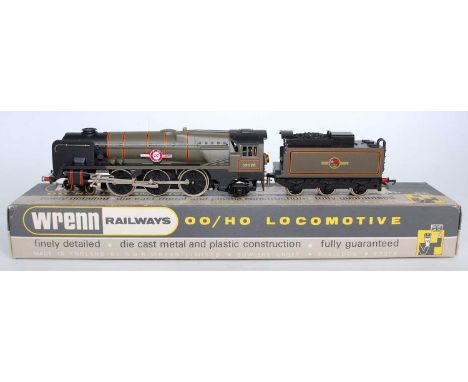 A Wrenn Railways W2238 'Clan Line' engine and tender model appears to be in incorrect green livery, possibly manufacturer's e
