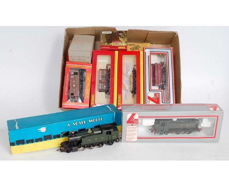 Mixed collection of model railway items Lima GWR pannier tank engine (G-BG), 2-6-2 prairie tank engine in a Graham Farish box