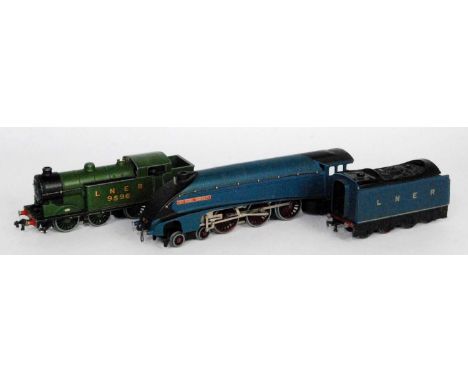 Post war Hornby Dublo 3-rail 'Sir Nigel Gresley' engine and tender, good for age (G), together with LNER green EDL7 tank engi