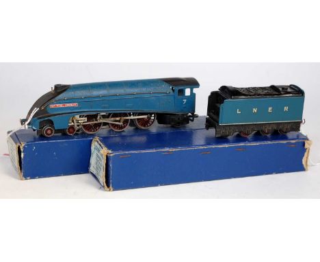 A Hornby Dublo LNER blue "Sir Nigel Gresley" engine and tender, a few paint chips mainly to top of boiler and tender, coal po