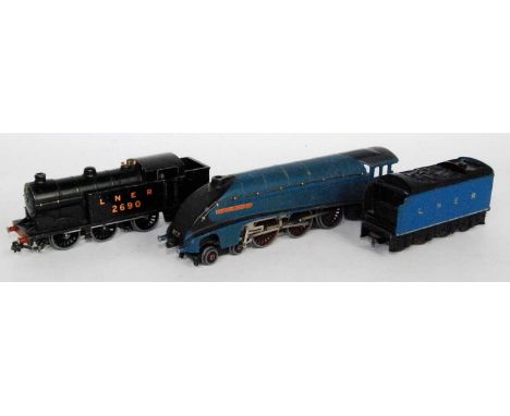 Post war 'Sir Nigel Gresley', corrosion spots to loco body, much more to tender (F), together with LNER black tank engine, sm