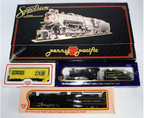 Tray containing selection of American H0 items, Bachmann Spectrum Pennsylvania RR K4 engine and  tender (G-BFG), IHC Canadian