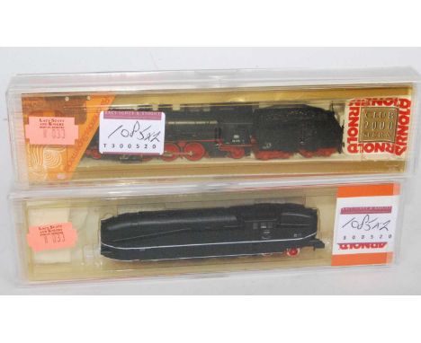 Arnold N gauge Reichsbahn streamlined 4-6-4 steam locomotive (NM-BNM) together with Ref. 71001 DB black 4-6-2 engine and tend