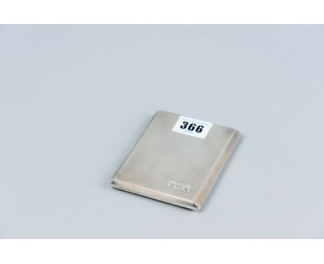 A gentleman's engine turned silver cigarette case, 4.6 ozs, Sheffield 1946