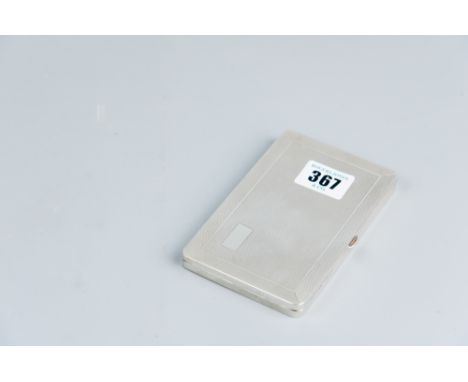 A gentleman's engine turned silver cigarette case, 4 ozs, Birmingham 1946